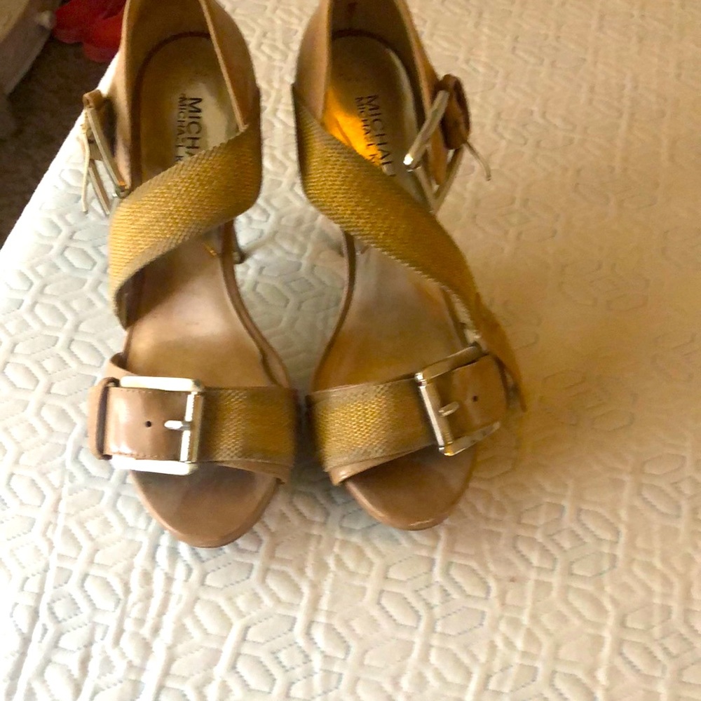 MK tan buckled heels